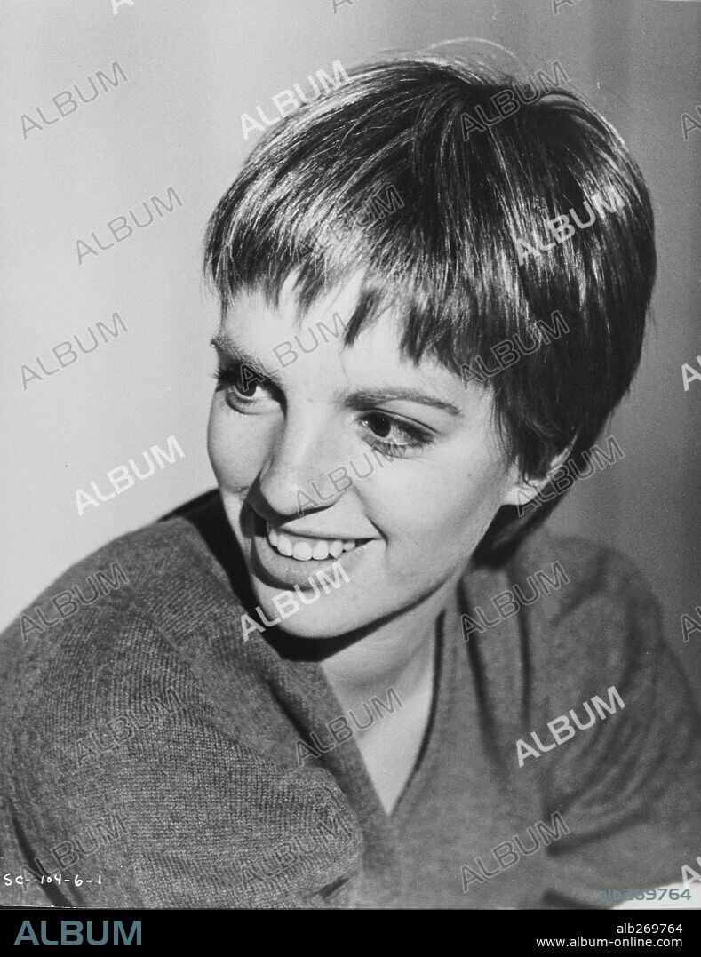 LIZA MINNELLI in THE STERILE CUCKOO, 1969, directed by ALAN J. PAKULA. Copyright PARAMOUNT PICTURES.