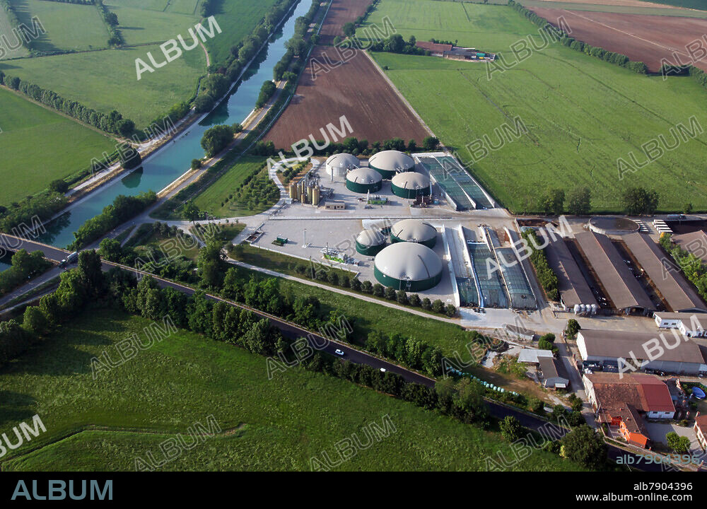 Biogas storage tank in biogas park of BTS in Marmirolo in Lobardy, Italy.Foto: Alfons Rath.