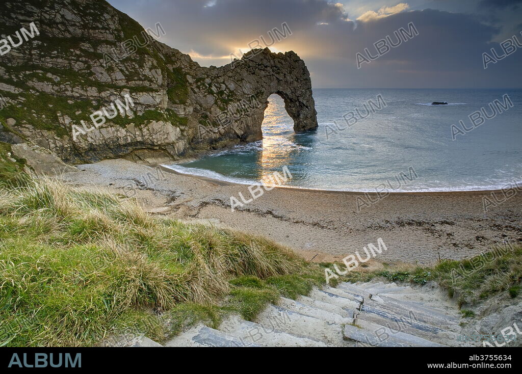 Winter Sunset at Durdle Door, Jurassic Coast, UNESCO World Heritage Site, Dorset, England, United Kingdom, Europe.