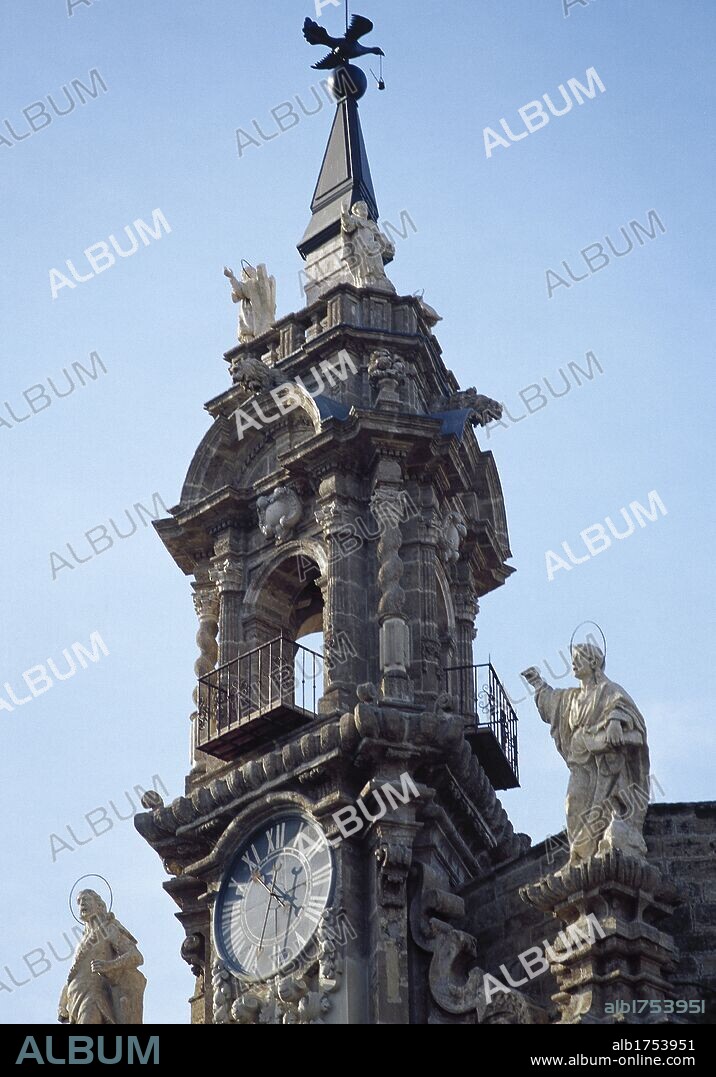 Spain. Valencia. Los Santos Juanes Church. Origen, 13th century. Artistic periode, baroque. Rebuilt in the 16th century by Antonio Palomino. Detail. Tower.