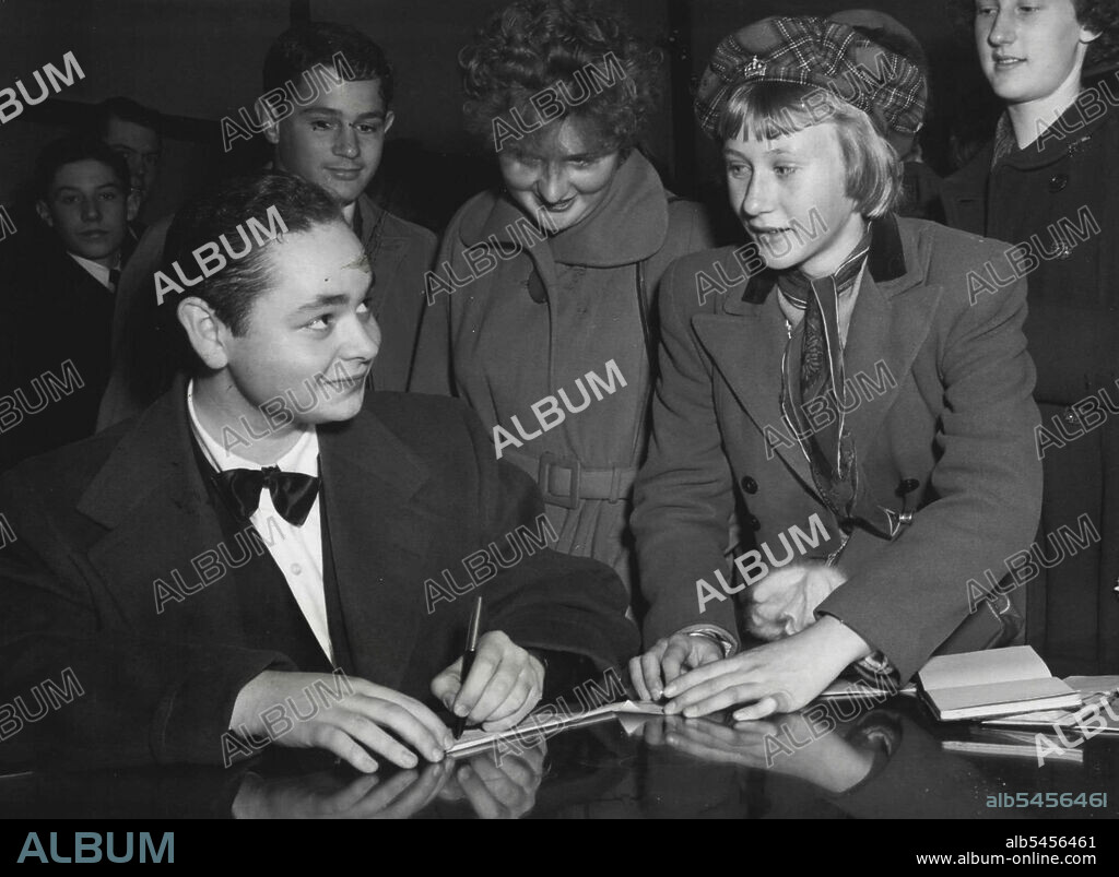 Michael Rabin, 16-year-old American violinist, signed autographs until 11 pm after his first ABC recital at Sydney Town Hall last night, for many admiring music students in the audience. His next recital will be on Tuesday. July 3, 1952. (Photo by Norman L. Danvers).