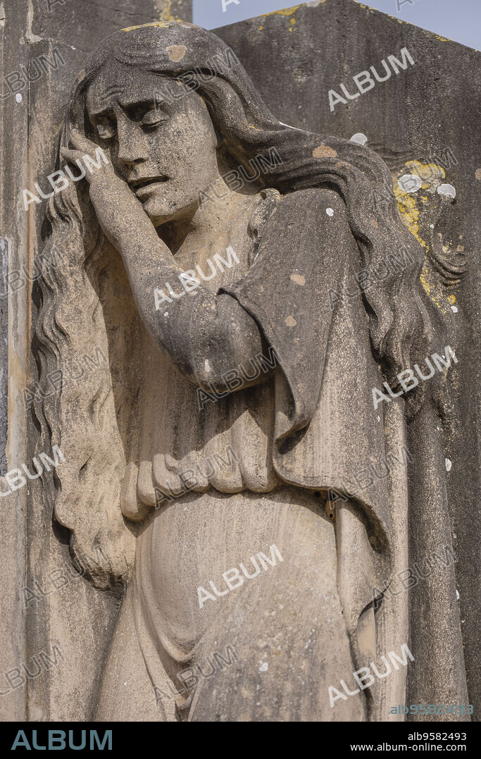 crying woman, Mut Tomas family grave, Llucmajor cemetery, Mallorca, Balearic Islands, Spain.