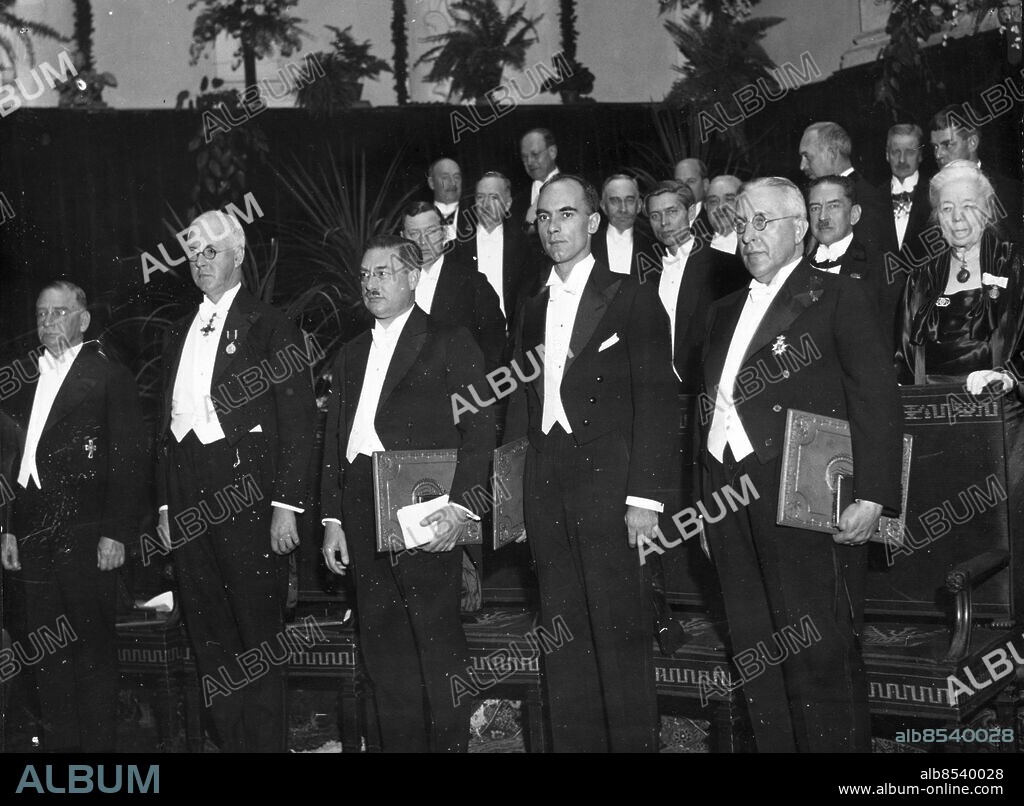 File SWEDEN NOBEL 1936. Prizewinner from left: Otto Loewi (medicine) Henry Dale (medicine), Peter Debye (chemistry), Carl Andersson (physics), Victor Hess (physics) and Selma Lagerlöf. (literature). Foto: TT Kod: 194 COPYRIGHT SCANPIX SWEDEN.