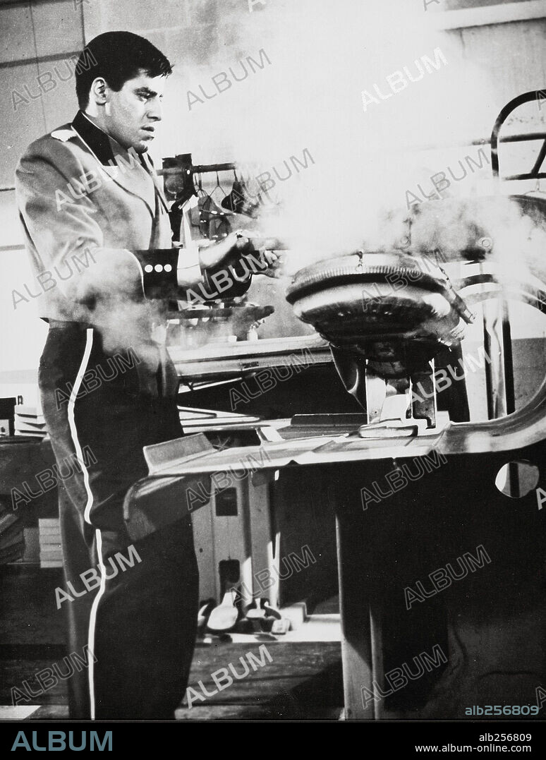 JERRY LEWIS en EL BOTONES, 1960 (THE BELLBOY), dirigida por JERRY LEWIS. Copyright PARAMOUNT PICTURES.