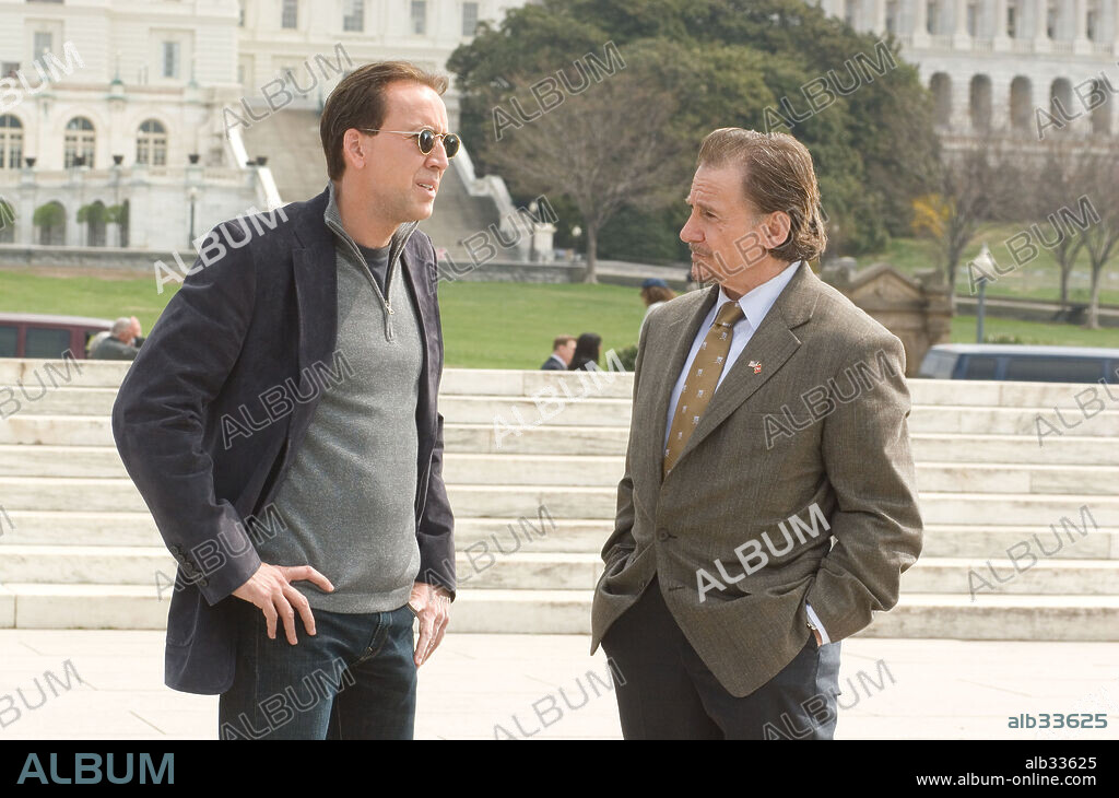HARVEY KEITEL et NICOLAS CAGE dans NATIONAL TREASURE: BOOK OF SECRETS, 2007, réalisé par JON TURTELTAUB. Copyright JERRY BRUCKHEIMER FILMS/JUNCTION ENTERTAINMENT/SATURN FILMS/ / ZUCKERMAN, ROBERT.