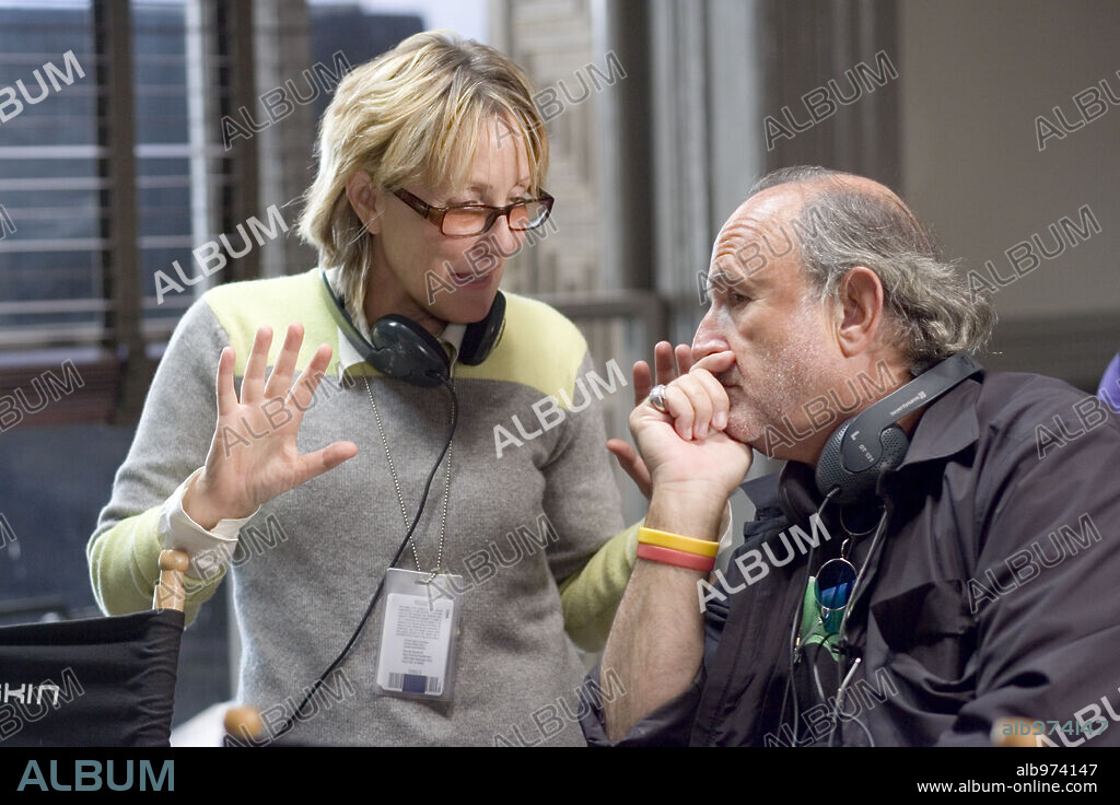 AVI ARAD and LAURA ZISKIN in SPIDER-MAN 3, 2007, directed by SAM RAIMI. Copyright COLUMBIA PICTURES / WALLACE, MERIE W.