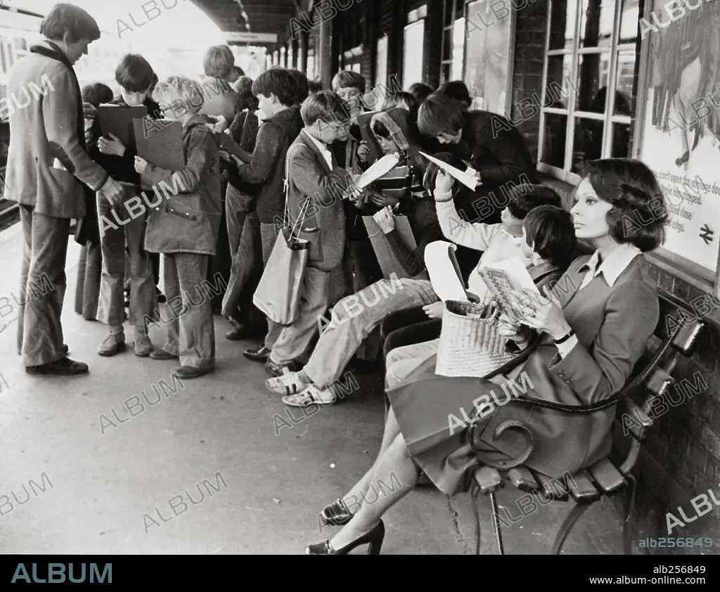 SOPHIA LOREN in BRIEF ENCOUNTER, 1974. Album alb256849