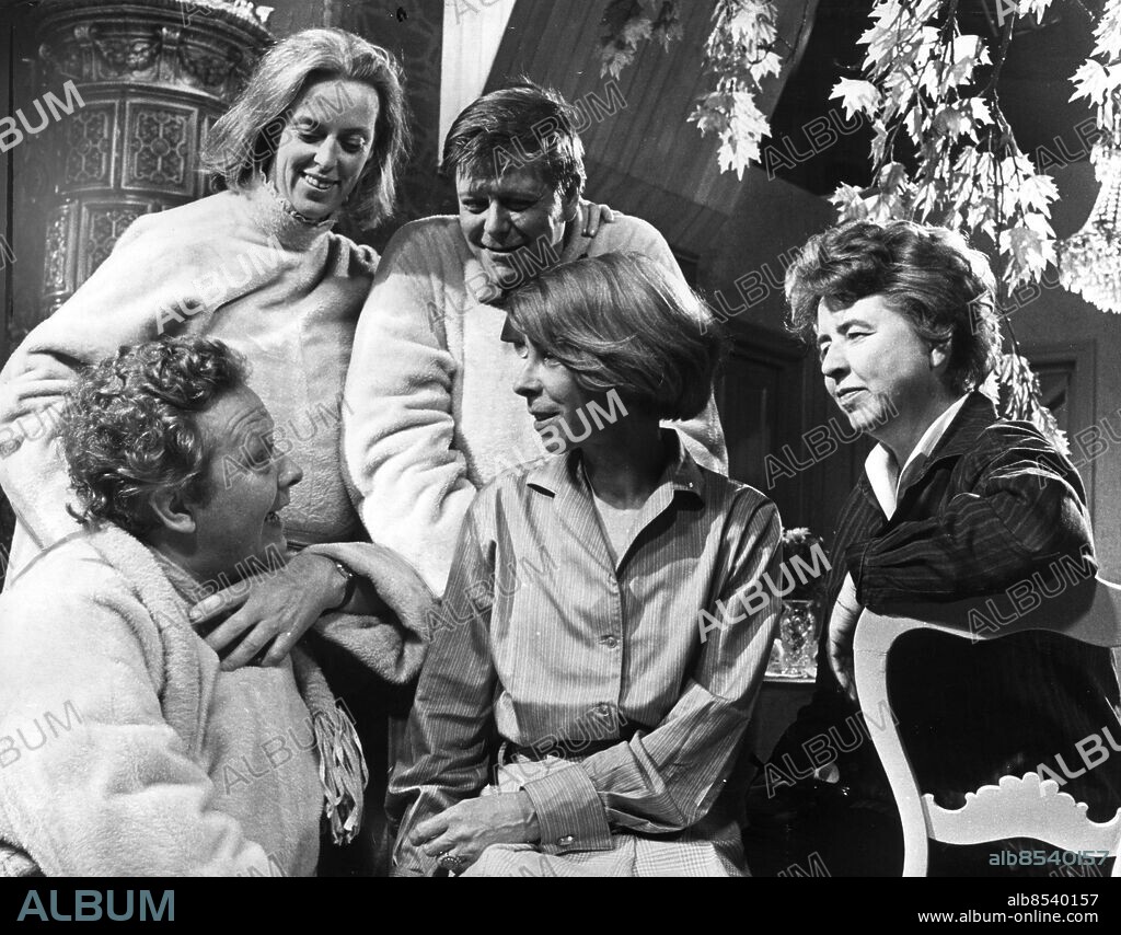 ARCHIVE 1969-12-26. Tove Jansson with actors Lasse Pöysti, Birgitta Ulfsson, Nils Brandt and the theater director Viveca Bandler, during a series of performances of The Moomin Troll 1969 at the Stadsteatern in Stockholm.. Photo: PRB / TT Code: 190.