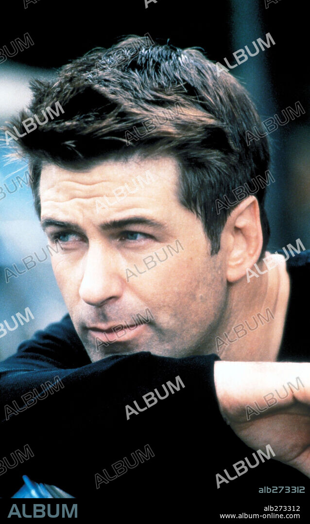 ALEC BALDWIN en COACCIÓN A UN JURADO, 1996 (THE JUROR), dirigida por BRIAN GIBSON. Copyright COLUMBIA PICTURES.