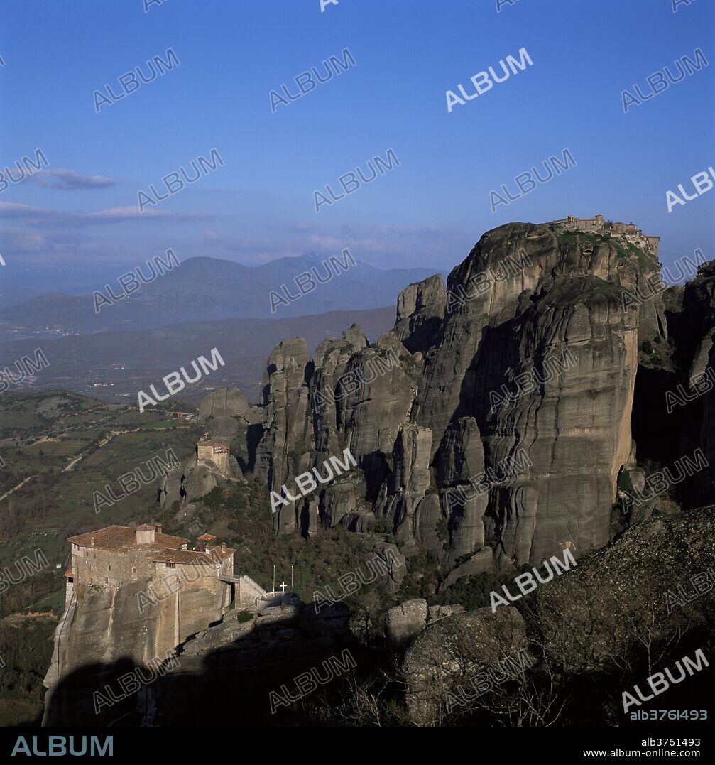 The monasteries of Rousanou, St. Nicholas and Metamorphosis, Meteora, UNESCO World Heritage Site, Meteora, Greece, Europe.