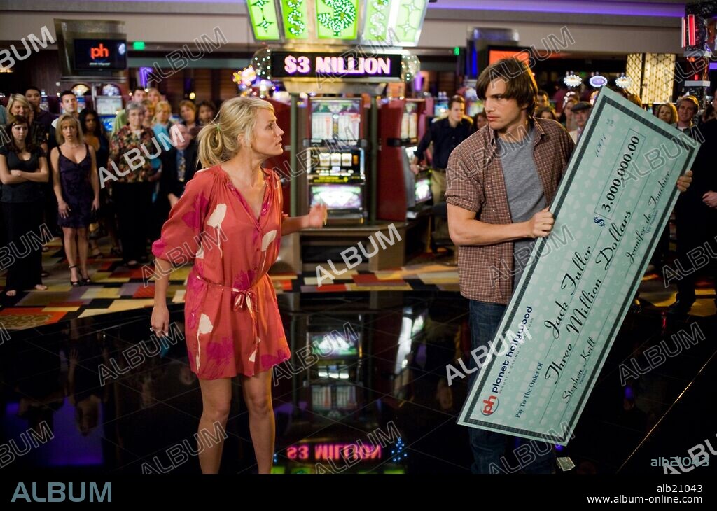 ASHTON KUTCHER y CAMERON DIAZ en ALGO PASA EN LAS VEGAS, 2008 (WHAT HAPPENS IN VEGAS), dirigida por TOM VAUGHAN. Copyright 21 LAPS ENTERTAINMENT/MOSAIC MEDIA GROUP/PENN STATION ENTERT / BAILEY, K.C.