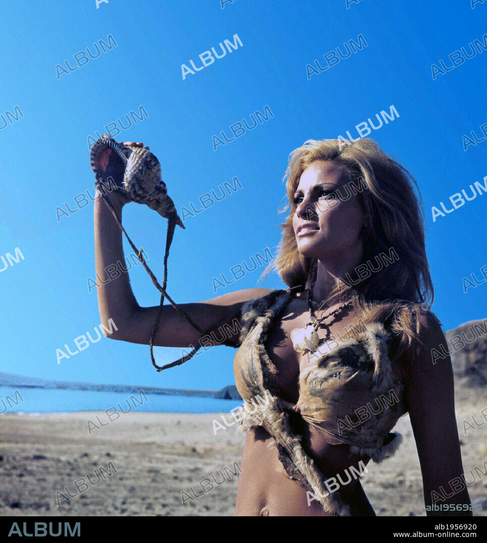 RAQUEL WELCH in ONE MILLION YEARS B. C., 1966, directed by DON CHAFFEY. Copyright HAMMER.