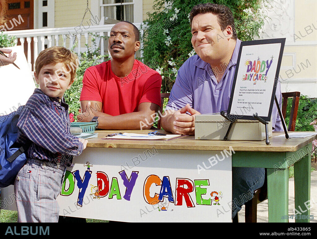 EDDIE MURPHY and JEFF GARLIN in DADDY DAY CARE, 2003, directed by STEVE CARR. Copyright 20TH CENTURY FOX.