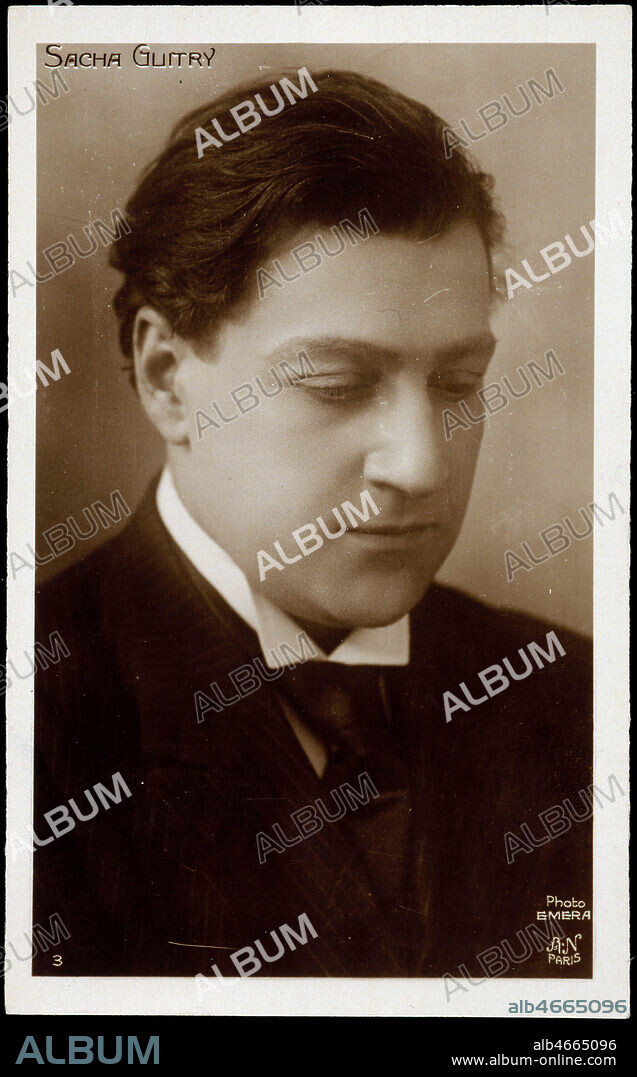 Sacha GUITRY vers 1920. Portrait photo par EMERA. Credit : Collection IM/KHARBINE-TAPABOR.