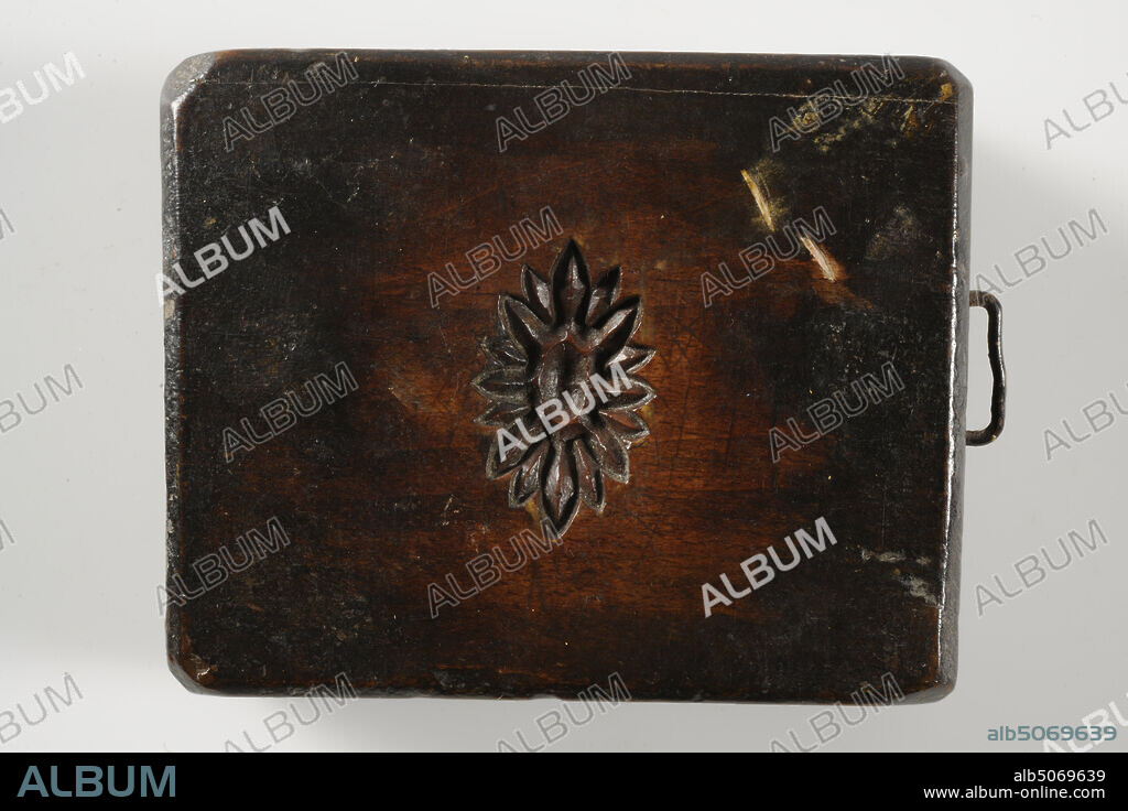 mal, D. Sala and Zn. Frame factory, first half 19th century, carved, General: 3,1 x 11,7 x 8,9cm 31 x 117 x 89mm, Frame shape with which decorative elements were printed in pate to decorate painting and mirror frames. It is a mold that consists of a cut wooden beam with a small, oval rosette in negative. A rectangular metal eye on the short side, 1948.