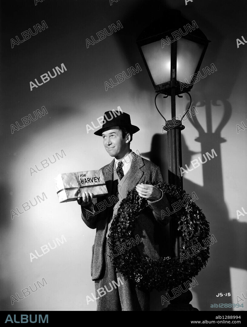 JAMES STEWART en EL INVISIBLE HARVEY, 1950 (HARVEY), dirigida por HENRY KOSTER. Copyright UNIVERSAL PICTURES.
