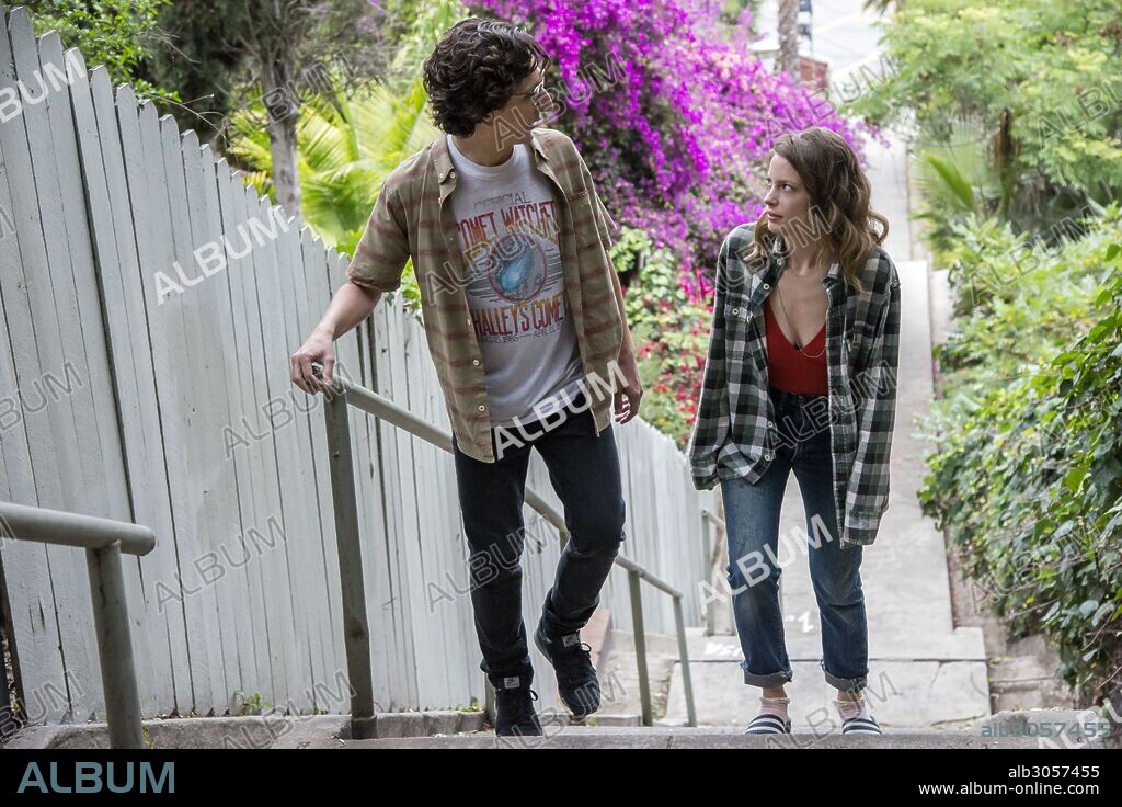 GILLIAN JACOBS and PAUL RUST in LOVE, 2016, directed by JUDD APATOW. Copyright APATOW PRODUCTIONS.