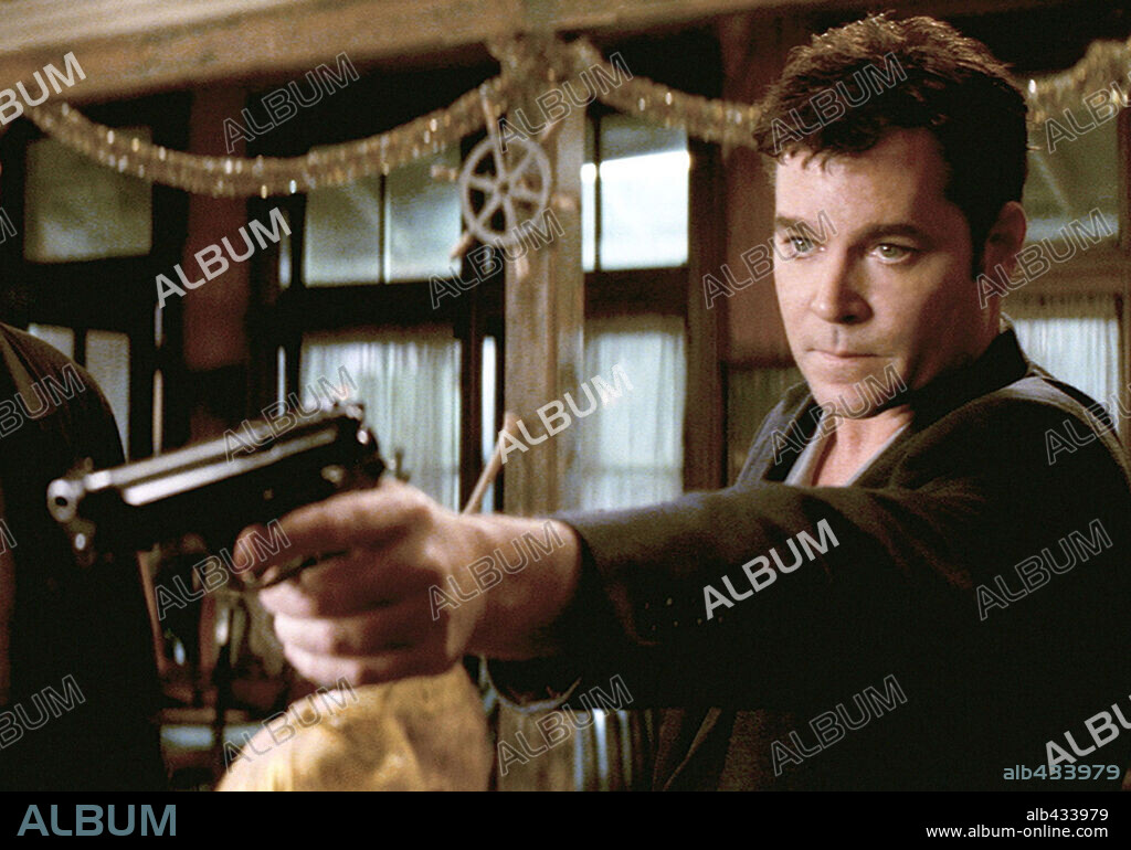 RAY LIOTTA en IDENTIDAD, 2003 (IDENTITY), dirigida por JAMES MANGOLD. Copyright COLUMBIA PICTURES.