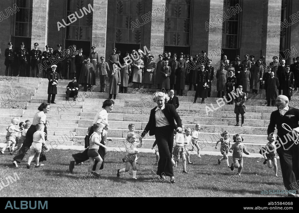 Berlin, 20 April 1939. Events on Adolf Hitler's 50th birthday. The guests of honour visit the Reichssportfeld: performance by a kindergarten outside the Haus des Deutschen Sports (House of German Sports). Photo.