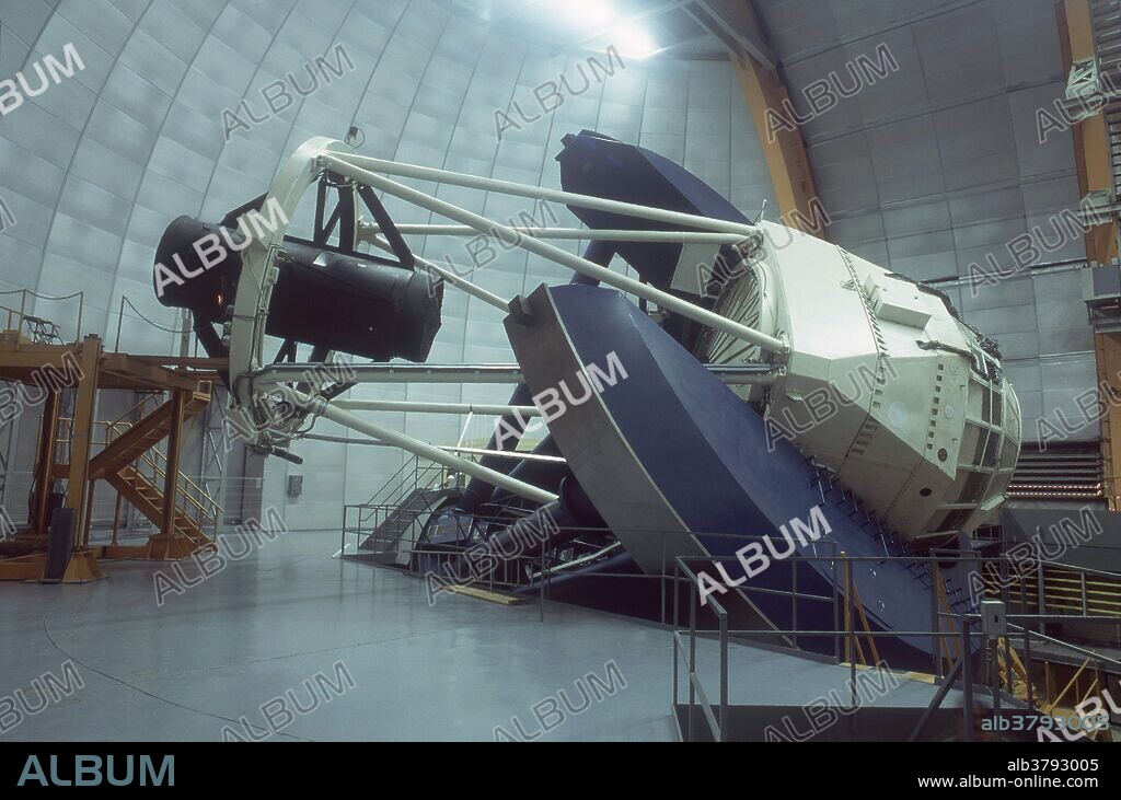 The 4-meter telescope at the Cerro Tololo Inter-American Observatory (CTIO), Elqui Valley Region, Chile. CTIO is an investigation center located 2200 meters above sea level. It has seven high technology optical telescopes. It is operated by the Association of Universities for the Research in Astronomy Incorporation (AURA), in asociation with the National Optical Astronomy Observatories (NOAO), University of Chile and the National Science Foundation.