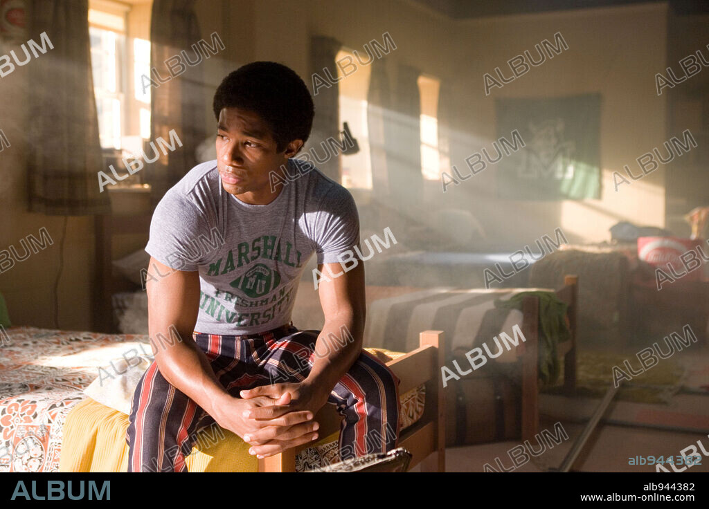 ARLEN ESCARPETA in WE ARE MARSHALL, 2006, directed by MCG. Copyright WARNER BROS. PICTURES / MASI, FRANK.
