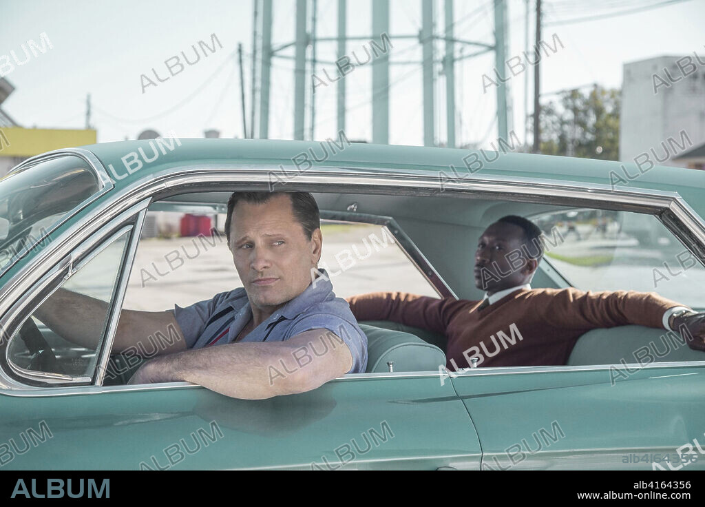 LINDA CARDELLINI and VIGGO MORTENSEN in GREEN BOOK, 2018, directed by PETER FARRELLY. Copyright UNIVERSAL PICTURES.