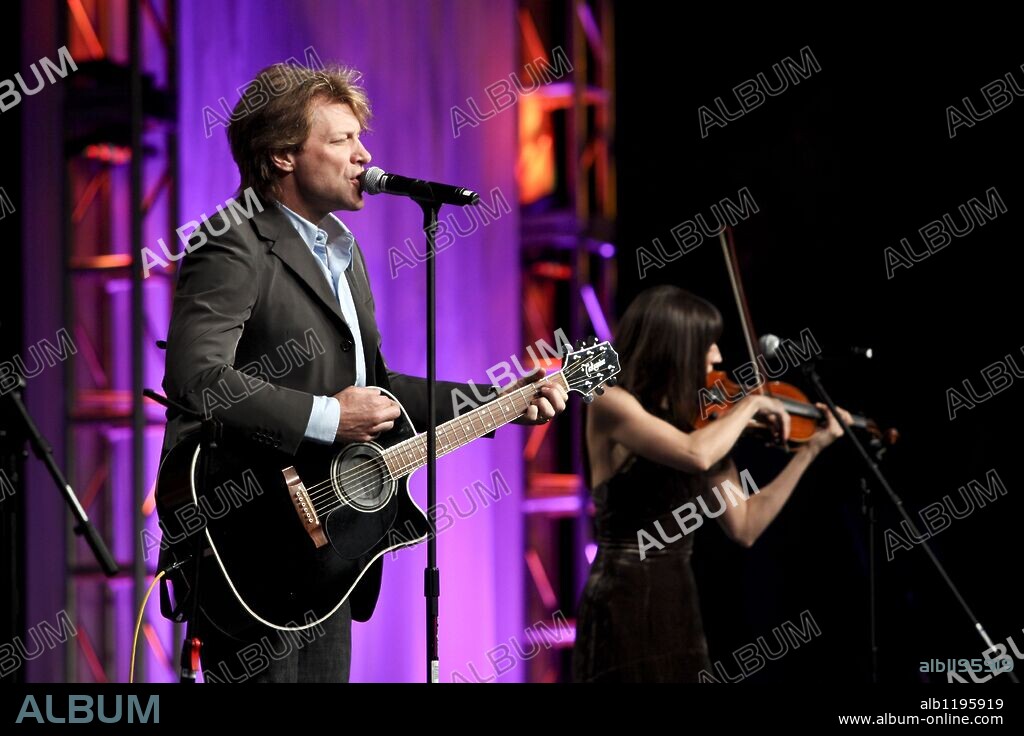 Jun 22, 2009 - San Francisco, California, USA - Musician JON BON JOVI performs new songs and talks about his work in affordable housing at the 2009 National Conference on Volunteering and Service. The three day conference gathered more than 5,000 professionals and volunteers from non-profits, governmental agencies and other community organizations. 22/06/2009