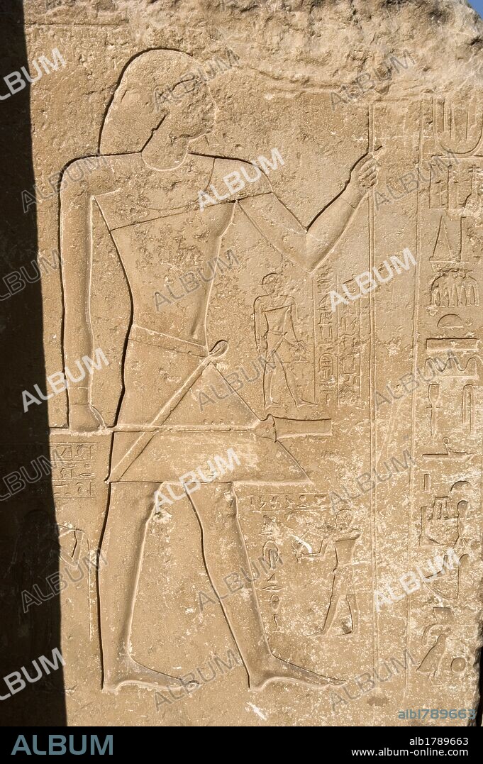 ARTE EGIPCIO. EGIPTO. NECROPOLIS DE SAKKARRA. IMPERIO ANTIGO. Detalle de un relieve del interior de una mastaba de la necrópolis donde aparece representado un hombre, probablemente el difunto.