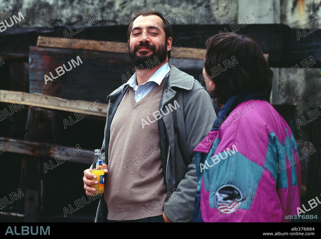 JAVIER BARDEM en LOS LUNES AL SOL, 2002, dirigida por FERNANDO LEON DE ARANOA. Copyright ELIAS QUEREJETA PC/MEDIAPRO.