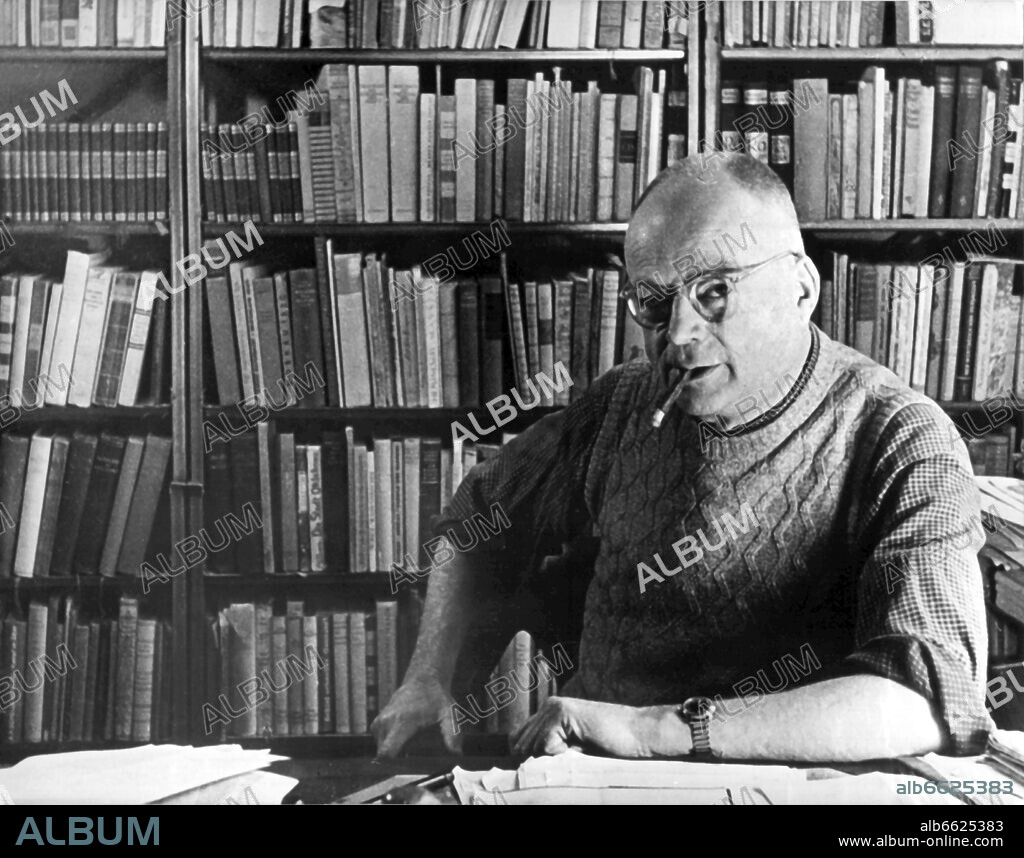 German publisher Ernst Rowohlt (undated picture). He founded the Rowohlt publishing house and made literature available for smaller amounts of money. 30/11/1999