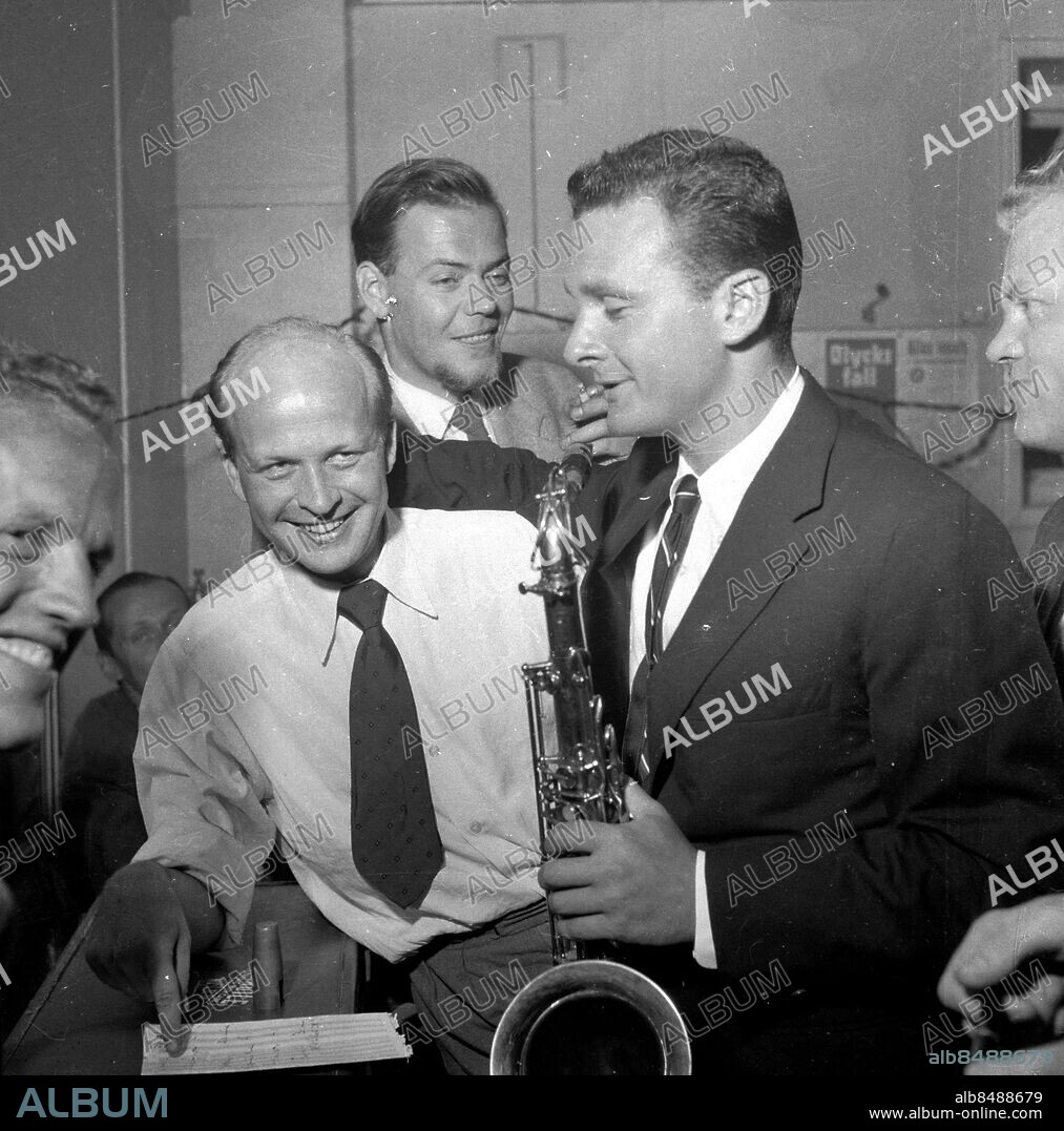 Göteborg 30 augusti 1955. Stan Getz m.fl. spelar på Konserthallen på Liseberg. Gunnar Johnsson längst till vänster.. Foto: Kamerareportage *** Local Caption *** . KAMERAREPORTAGE.