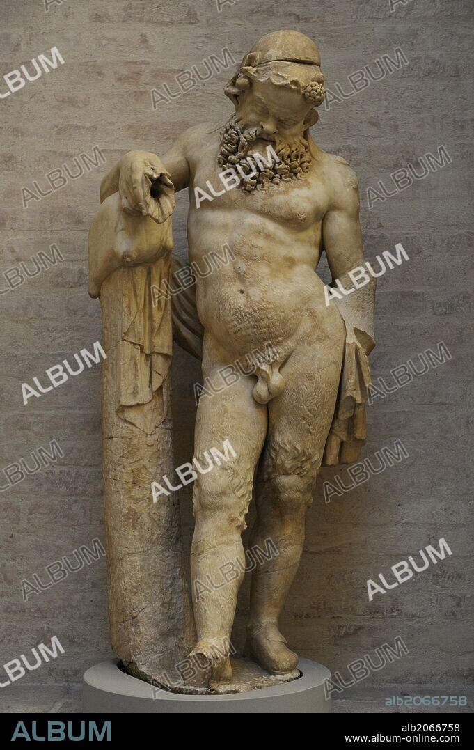 ARTE GRIEGO. Estatua de Sileno (viejo sátiro gordo y embriagado). Escultura romana copiada de un original posterior al 330 a. C. Glyptothek. Munich. Alemania. Europa.