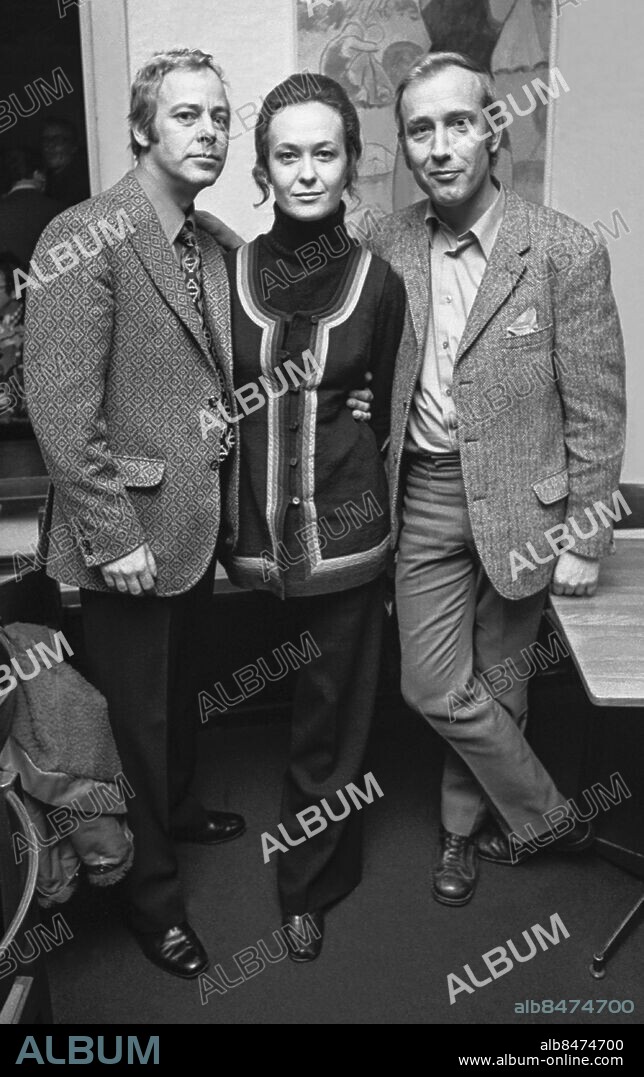 STOCKHOLM 1973-01-03. Skådespelerskan Marianne Hedengran flankerad av kollegorna Arne Strömgren (tv) och Nils Dybeck (th) i samband med Riksteaterns kommande uppsättning av "My Fair Lady". Foto: Jan Collsiöö TT / Historical / Kod: 1902.