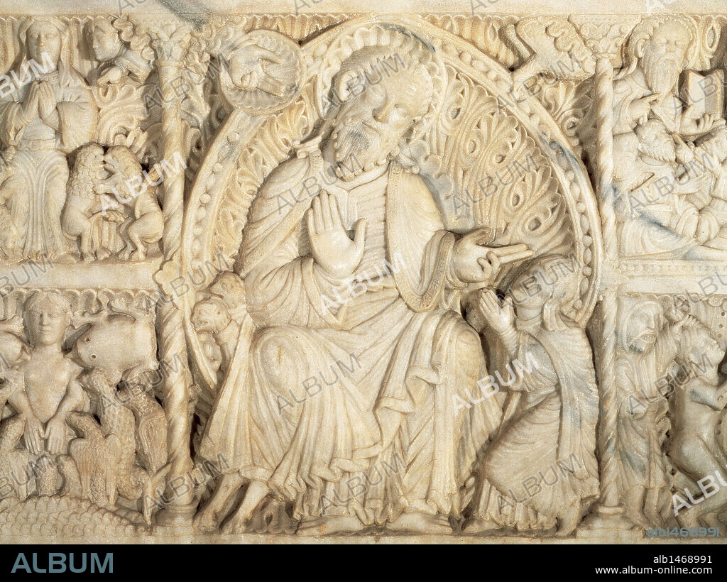 ARTE ROMANICO. ESPAÑA. "FRONTAL DEL ALTAR MAYOR"Siglo XIII. Labrado en mármol blanco. Contiene escenas de la vida y martirio de Santa Tecla (siglo I). Medallón central con la figura de SAN PABLO DE TARSO aleccionando a SANTA TECLA, arrodillada a sus pies; la paloma y la mano divina simbolizan la asistencia celestial Catedral de Santa María de Tarragona. Cataluña.