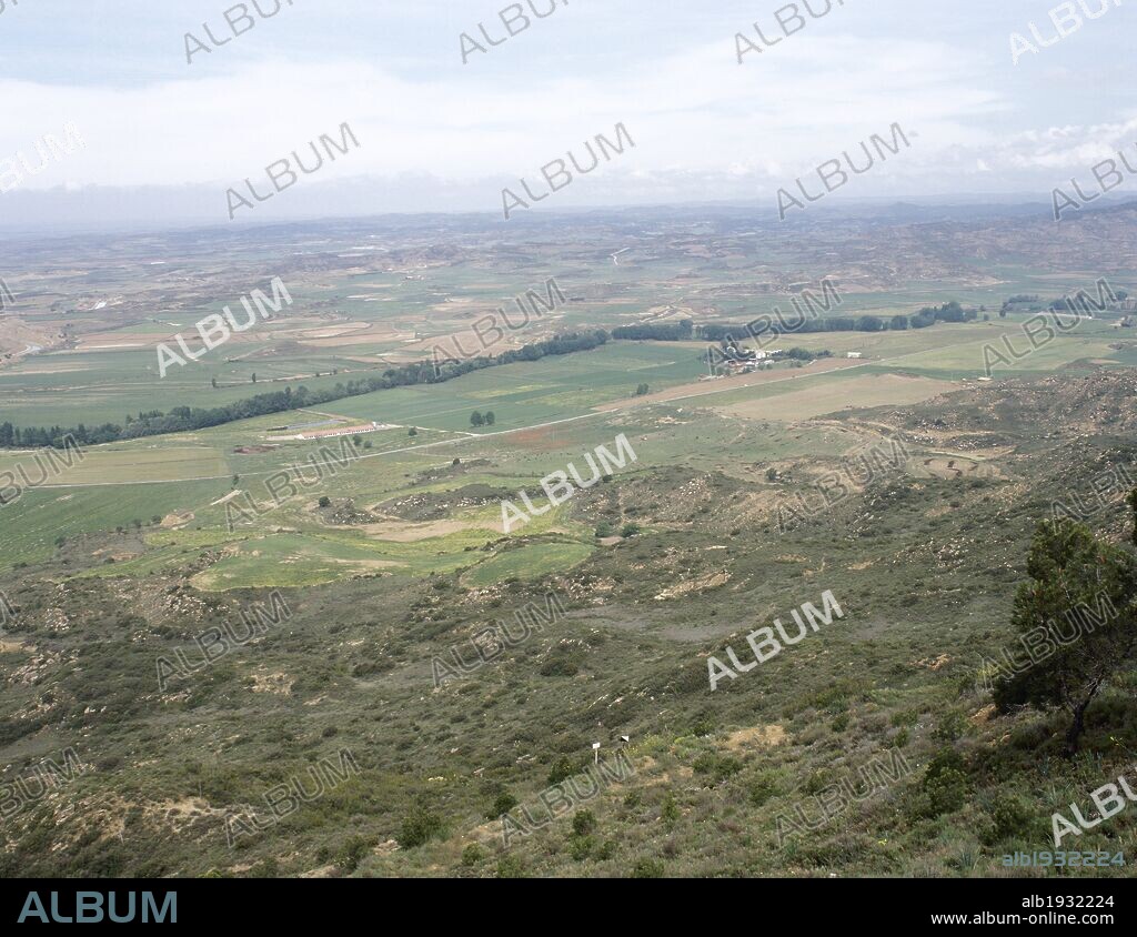 ARAGON. LAS CINCO VILLAS. Panorámica del paisaje de esta comarca, situada en la parte más septentrional de la provincia. Está formada por las poblaciones de: Ejea de los Caballeros, Sos del Rey Católico, Uncastillo, Sádaba y Tauste. Provincia de Zaragoza. España.