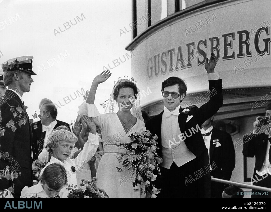 ARKIV DROTTNINGHOLM 19740615.. The wedding of Princess Christina and Tord Magnuson in the Royal Palace church in Stockholm . Foto: Svenskt Pressfoto / TT / Kod: 20360.