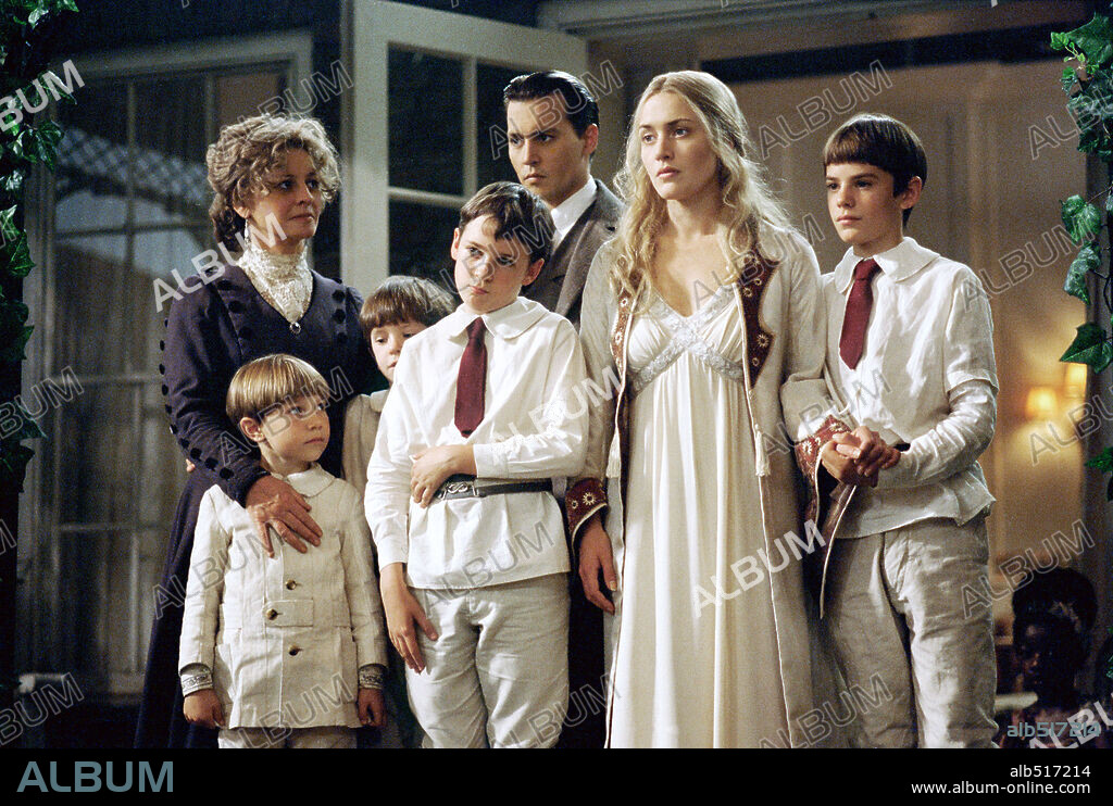 FREDDIE HIGHMORE, JOE PROSPERO, JOHNNY DEPP, KATE WINSLET and NICK ROUD in FINDING NEVERLAND, 2004, directed by MARC FORSTER. Copyright MIRAMAX.
