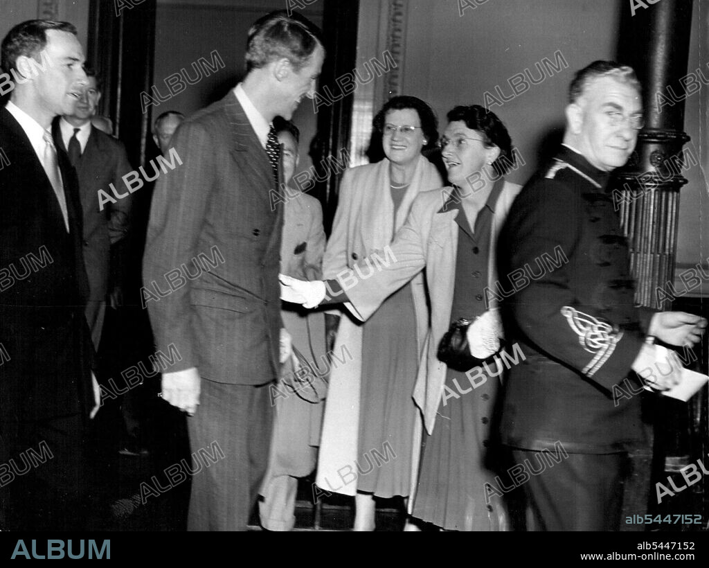 Flashing his now famous smile, Sir Edmund Hillary, of Mount Everest fame, is greeted by Mrs. I.I.Reynolds, who claims she is a cousin of Sir Edmund's, at the civic reception given in his honor at the Sydney Town Hall today. August 5, 1953. (Photo by Associated Newspapers Ltd.).