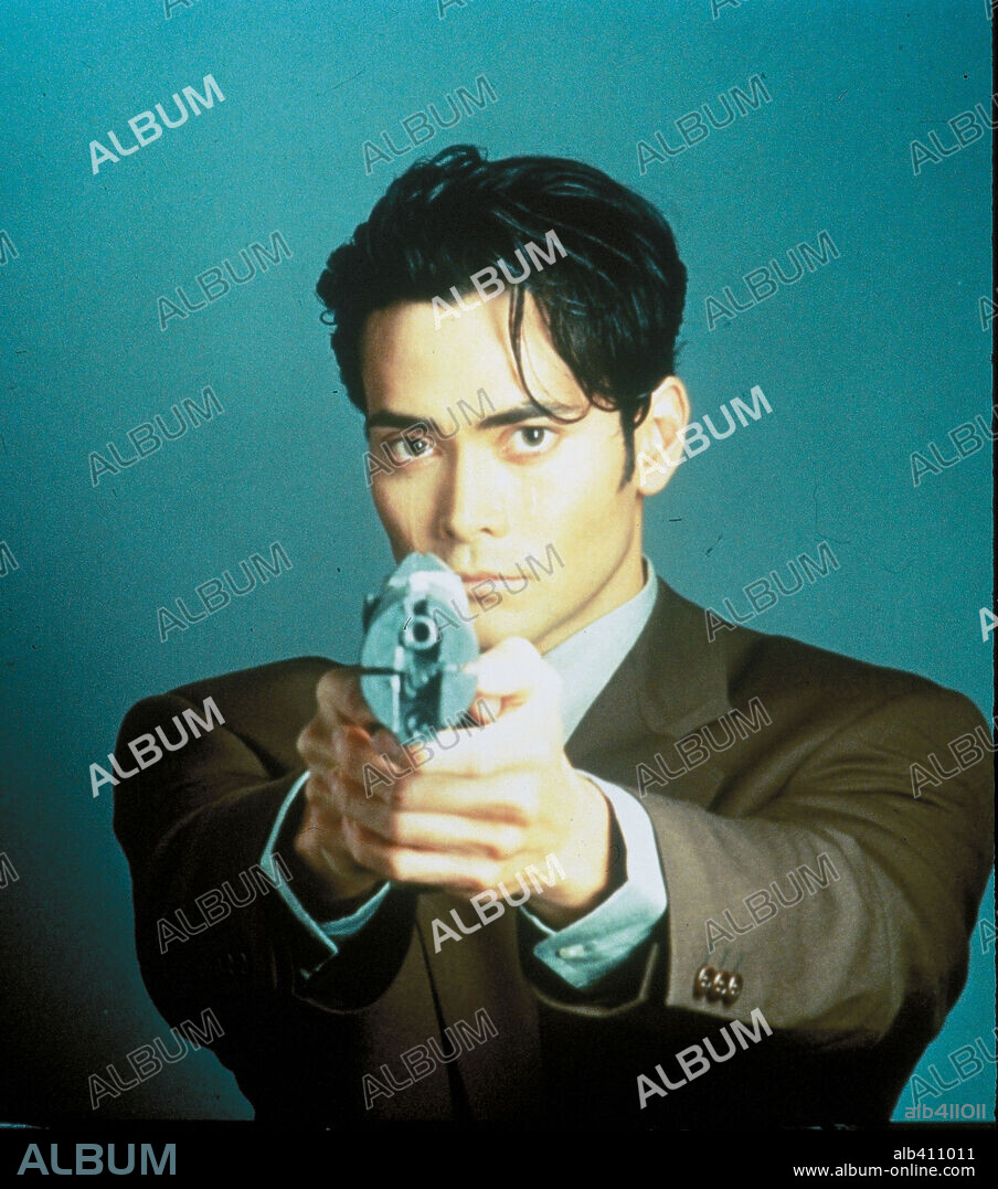MARK DACASCOS en CRYING FREEMAN: LOS PARAÍSOS PERDIDOS, 1995 (CRYING FREEMAN), dirigida por CHRISTOPHE GANS. Copyright AUGUST ENTERTEINMENT/DAVIS-FILMS/YUZNA FILMS/OZLA PROD.