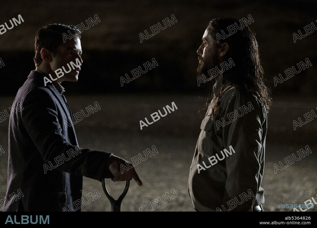 JARED LETO y RAMI MALEK en PEQUEÑOS DETALLES, 2021 (THE LITTLE THINGS), dirigida por JOHN LEE HANCOCK. Copyright WARNER BROS. / GOODE, NICOLA.