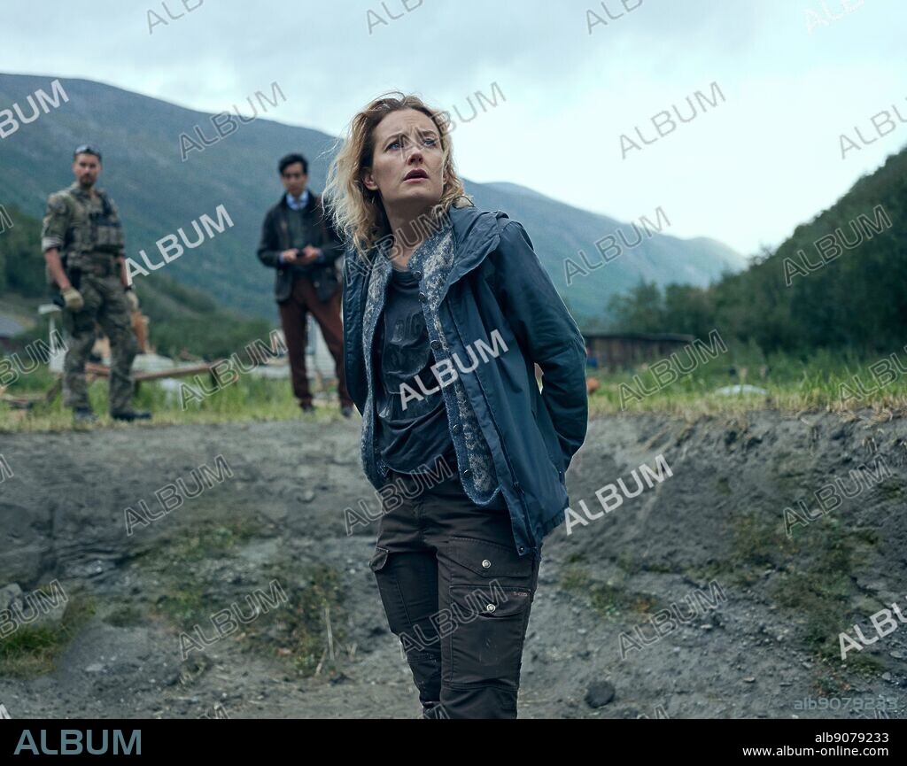 INE MARIE WILMANN und MADS SJOGARD PETTERSEN in TROLL, 2022, unter der Regie von ROAR UTHAUG. Copyright Motion Blur Films.