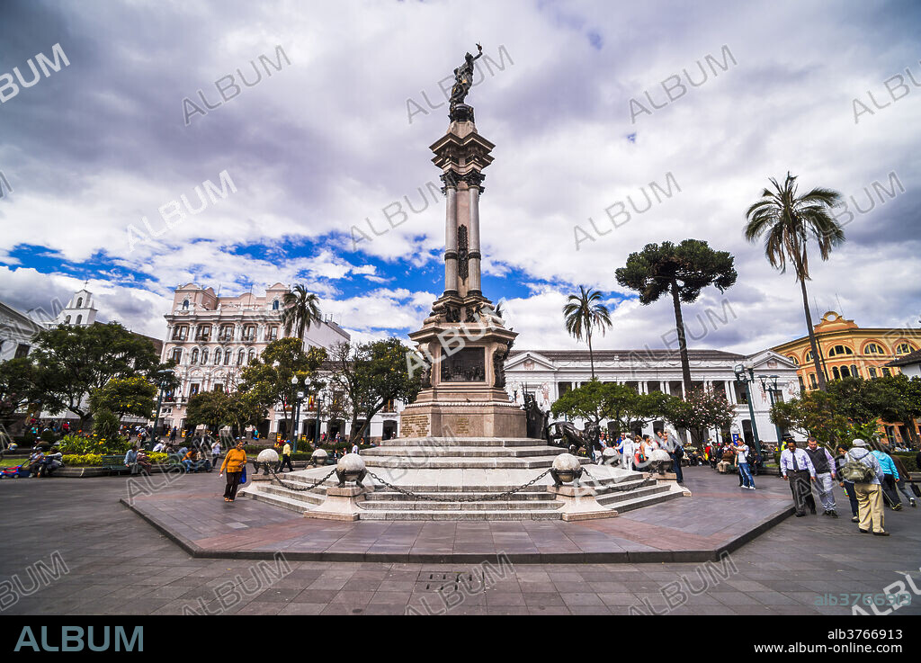 Independence Square, the Historic Centre of Quito Old Town, Quito, UNESCO World Heritage Site, Ecuador, South America.