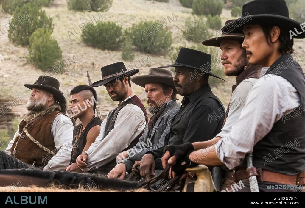CHRIS PRATT, DENZEL WASHINGTON, ETHAN HAWKE, LEE BYUNG-HUN, MANUEL GARCIA-RULFO, MARTIN SENSMEIER y VINCENT D'ONOFRIO en LOS 7 MAGNIFICOS, 2016 (THE MAGNIFICENT SEVEN), dirigida por ANTOINE FUQUA. Copyright MGM/COLUMBIA PICTURES/LSTAR CAPITAL/VILLAGE ROADSHOW PICTURE.