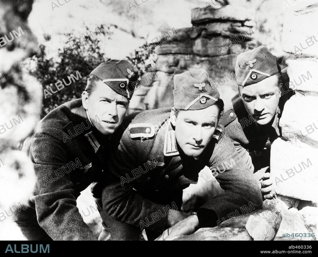 Errol Flynn, John Arthur Kennedy and RONALD REAGAN. ARTHUR KENNEDY, ERROL FLYNN and RONALD REAGAN in DESPERATE JOURNEY, 1942, directed by RAOUL WALSH. Copyright WARNER BROS/FIRST NATIONAL.