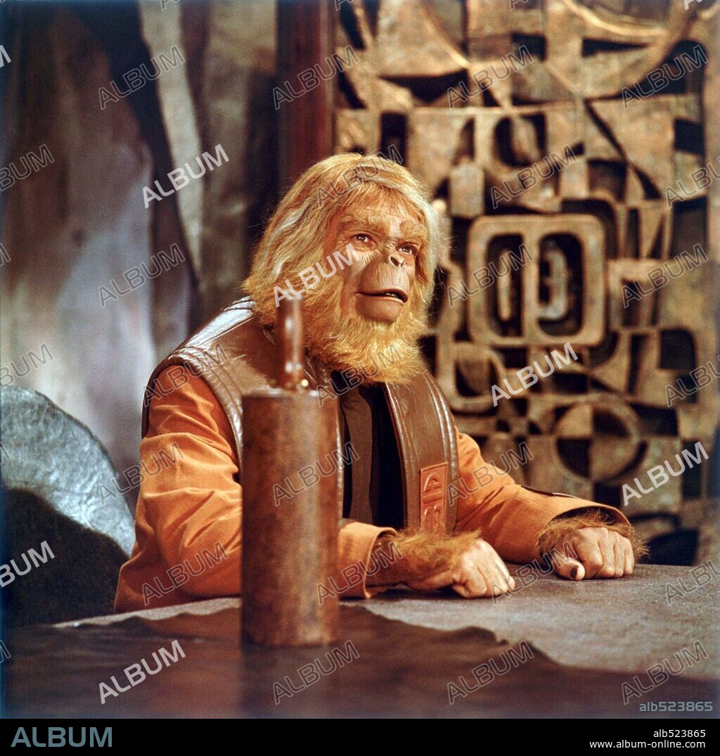 MAURICE EVANS en EL PLANETA DE LOS SIMIOS, 1968 (PLANET OF THE APES), dirigida por FRANKLIN J. SCHAFFNER. Copyright 20TH CENTURY FOX.