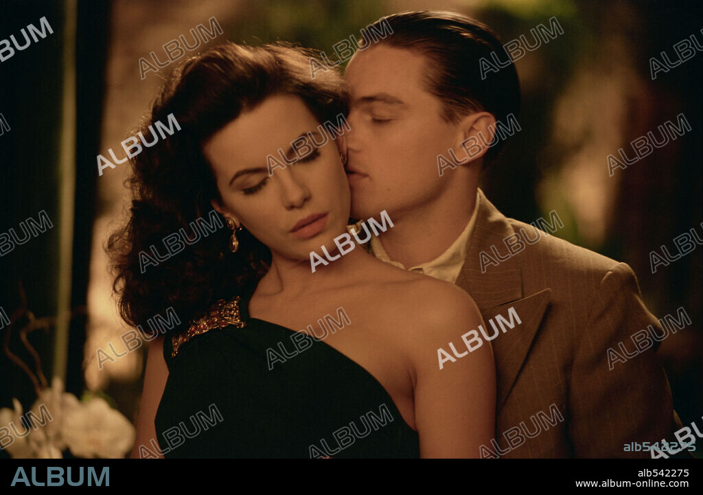 KATE BECKINSALE and Leonardo DiCaprio in THE AVIATOR, 2004, directed by MARTIN SCORSESE. Copyright MIRAMAX FILMS.