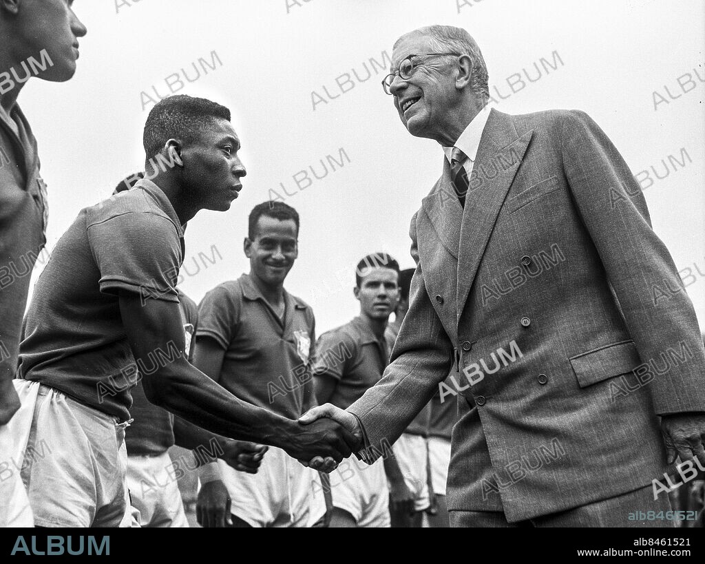 STOCKHOLM 1958-06-29. Pelé (L) of Brazil is greeted by Swedish King Gustaf VI Adolf before the FIFA World Cup final soccer match between Sweden and Brazil at Rasunda stadium in Stockholm, Sweden, on June 29, 1958. Brazil won 5-2 and became World Champions for the first time,. Photo: Pressens Bild / TT / code: 190.