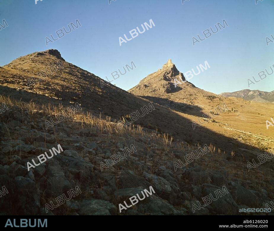 near Adana (Adana province, south coast of Turkey); Yilankale ("Castle of the Snakes"), also: Levonkla. (Armenian fortress and crusader castle, 12th century). General view. Photo, undated.