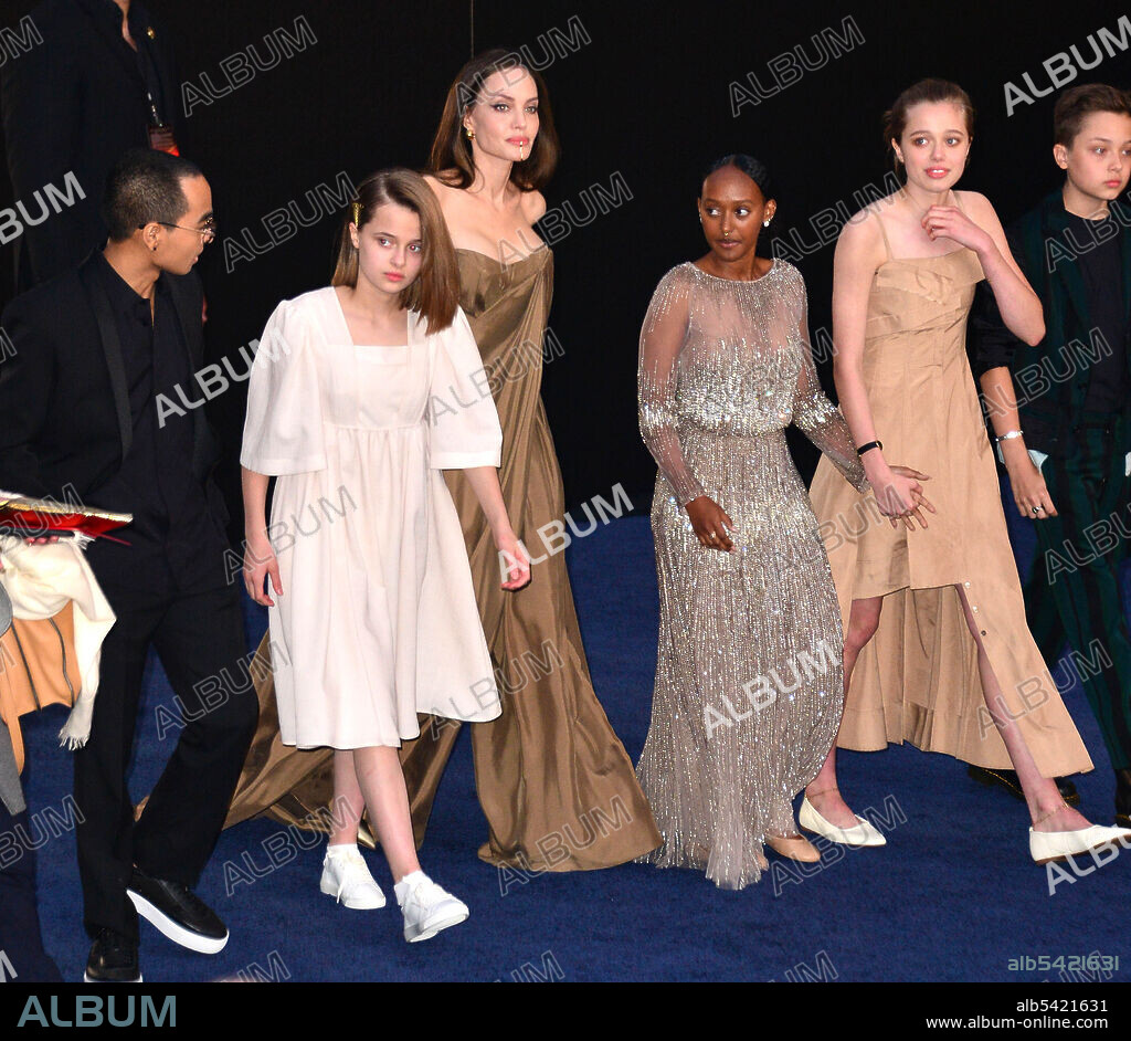ANGELINA JOLIE, KNOX JOLIE-PITT, MADDOX JOLIE-PITT, SHILOH JOLIE-PITT, SHILOH NOUVEL JOLIE-PITT, VIVIENNE JOLIE-PITT, VIVIENNE MARCHELINE JOLIE-PITT and ZAHARA JOLIE-PITT. October 18, 2021, Hollywood, California, USA: ANGELINA JOLIE, 46, waving at crowd, with oldest daughter ZAHARA JOLIE-PITT, 16, and SHILOH, 15, at the World Premiere of Marvel Studios' 'Eternals' at the El Capitan Theatre red carpet. Zahara arrived to the premiere in the floor-length silver and champagne-colored gown that her mom wore to the 2014 Academy Awards. Shiloh, wearing a version of the beige Gabriela Hearst slip dress Jolie wore earlier this year in Paris. MADDOX, 20, wore a black suit while VIVIENNE, 13, wore a cream dress. KNOX, 13, wore a matching black and green vest and pants outfit. Each child wore a different ensemble chosen from Jolie's closet and previously worn by the actress herself. ''My kids are all mixed with vintage, and in my old Oscars dress,'' said movie star mom Jolie. ''We did all vintage and upcycled my old stuff.'' (Credit Image: © Starmax/Newscom via ZUMA Press).