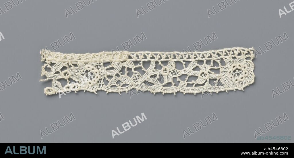 Strip of needle lace with various lying flowers in a row on a branch and thick, shaped circles. Strip of needle lace: Venetian relief lace with thick, shaped circles. Pattern with different lying flowers in a row on a branch. The motifs are connected to each other with few iconic bars. Decorative stitches, including diamond stitch, in the flower hearts and in some petals. The very flat scallop edge is finished with picots. The top of the strip is finished straight., anonymous, Belgium, c. 1900, linen (material), Venetian raised work, l 10.5 cm × w 2 cm.